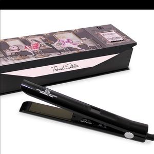 NWOT Brilliance New York 1” Professional Flat Iron